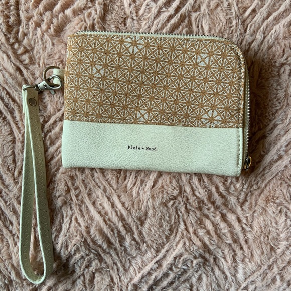 Cute wristlet - Picture 1 of 3